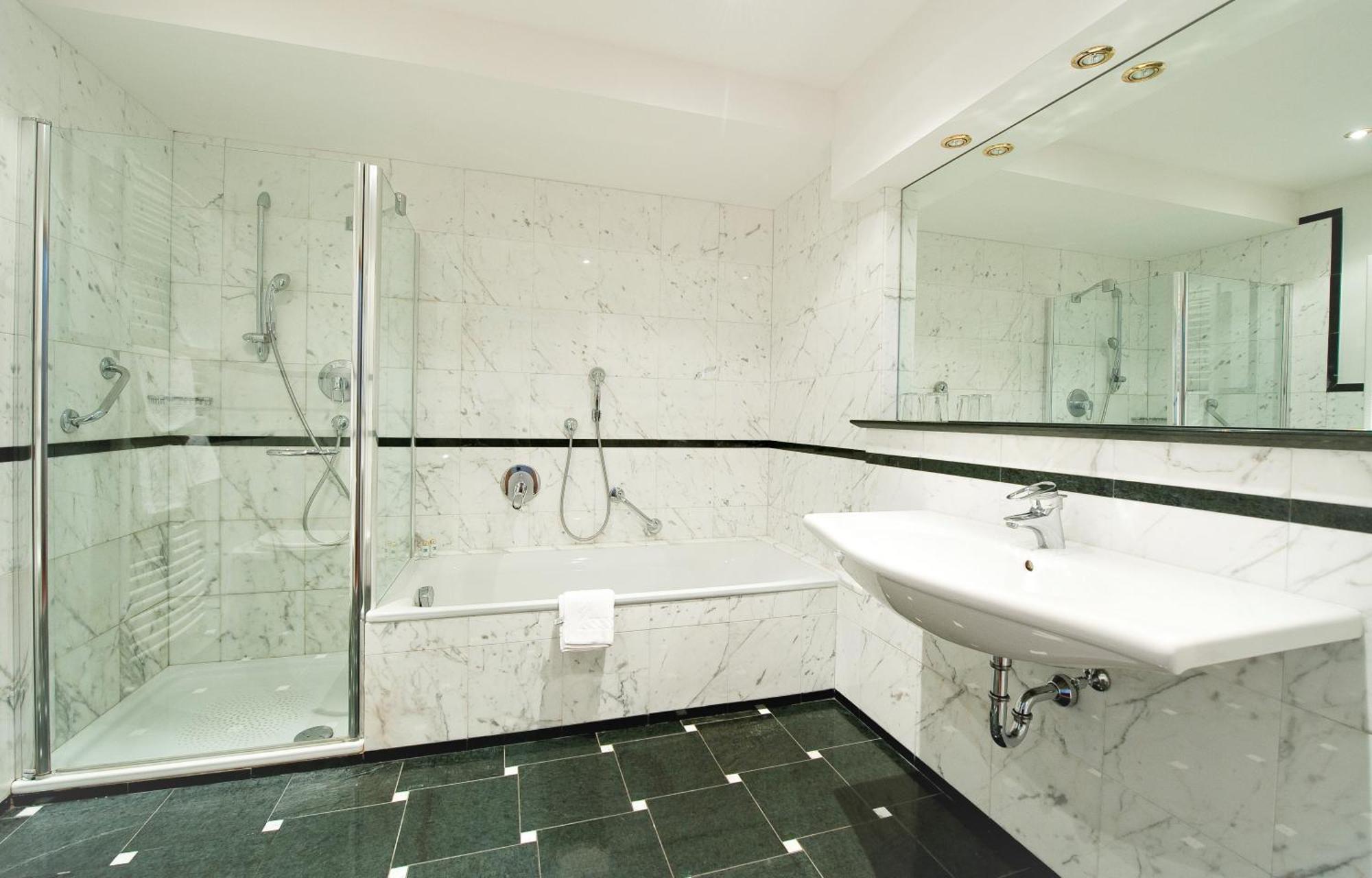 Hotel Haus Am Hang Caldaro Bilik gambar